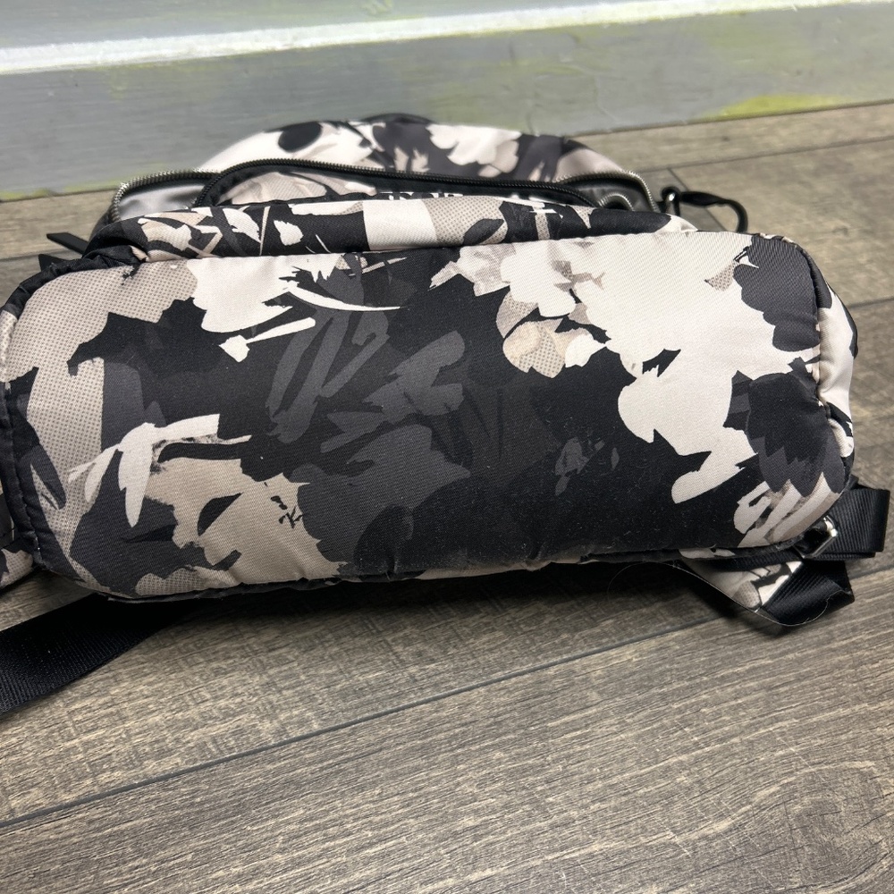TUMI floral voyager Dori backpack - Picture 8 of 9